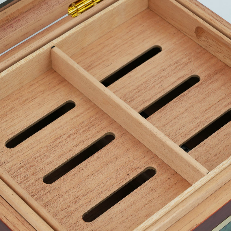 Arcová drevená krabička na cigare s priehľadným okienkom, viacvrstvovými priečkami a zvlhčovacou funkciou