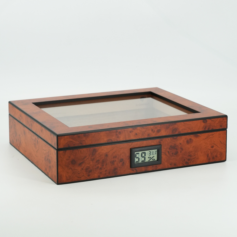 Humidor na cigarety - cedrové drevo so sklenenou výstavkou, uzavretý zvlhčovač, veľká kapacita 45 cigariet