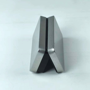 Štvorcová kovová šperková balíčka s matným povrchom a sklopným krytom – rozmery 106×54×37 mm, hrúbka steny 0,23 mm, model 1