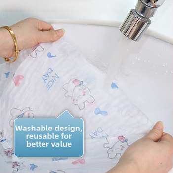 Kryt klimatizácie, plné pokrytie, netkaná textília, moderný minimalistický štýl.