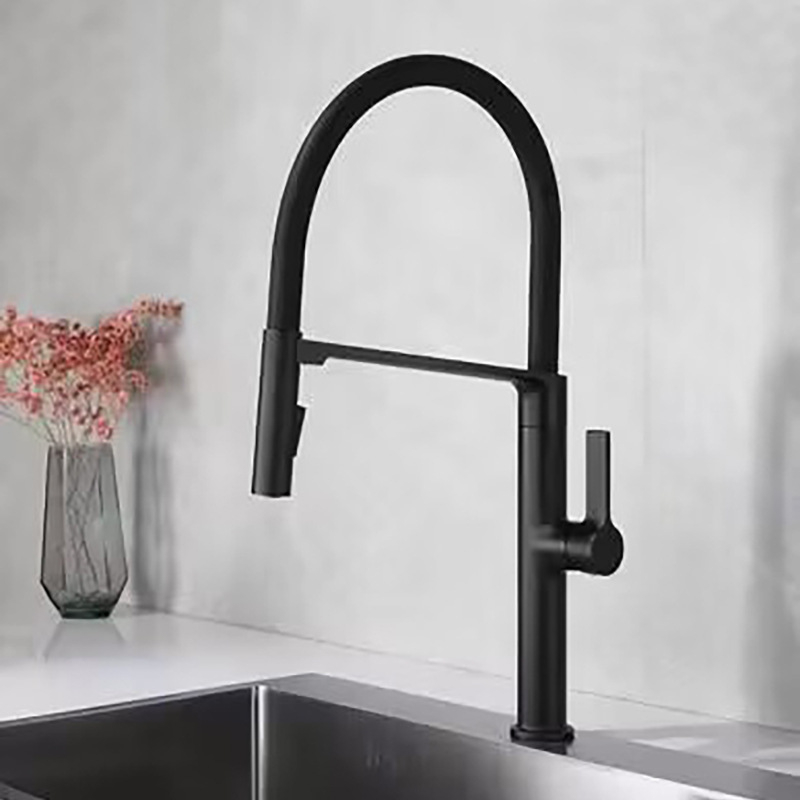 Meďový kuchynský drezový faucet s ťahacím magnetickým výtokom, mixér, keramický ventil, tlak 0.2–0.5 MPa, teplota do 75°C