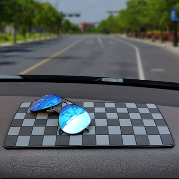 Protiskluzová autí podložka so štvorcovo-diamantovým vzorom pre stredovú konzolu (Materiál: PVC; Prispôsobenie: Áno; Tlačené logo: Áno; Značka: Thousand Oaks)