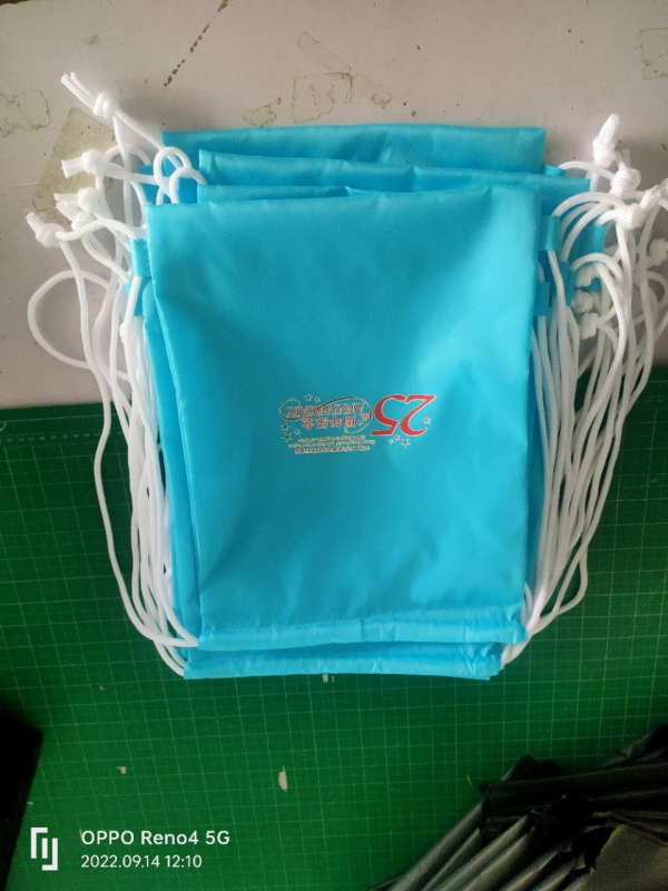 Batoh s Bundle vreckom | 210D polyester Oxford látka | šnúrkové zapínanie | jednostranná tlač loga tepelným prenosom | prispôsobiteľná potlač