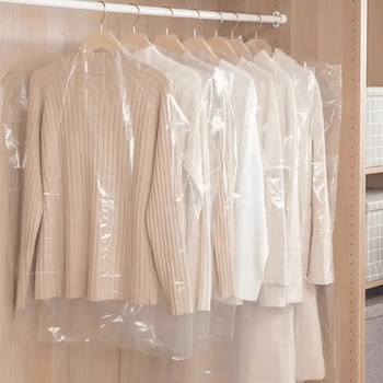 Ochranný obal proti prachu na oblečenie, PVC zosilnené, priehľadný, vhodný pre kabáty, bundy a obleky, domáce použitie