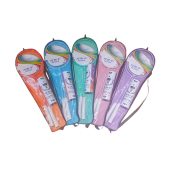 Badminton raketė K310, geležies lydinio rėmas, nailoniniai siūlai, svoris 95–100 g, tiesus kotas