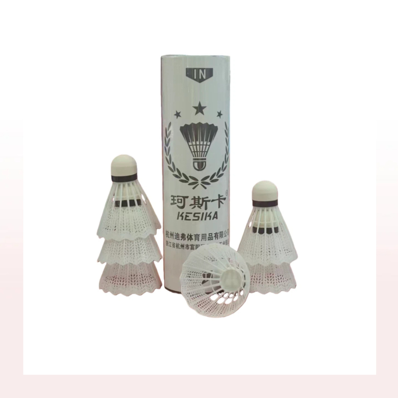 Badminton raketė K310, geležies lydinio rėmas, nailoniniai siūlai, svoris 95–100 g, tiesus kotas