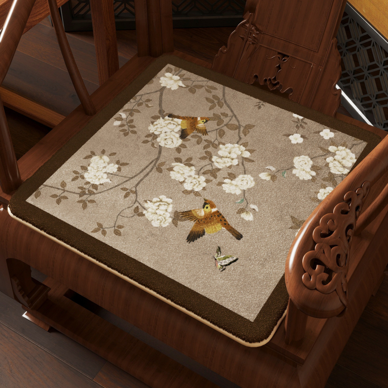 Naujojo Kinų stiliaus kėdės pagalvėlė su augalų ir gėlių spaudu; medžiaga viskozės pluoštas; užpildas poliesteris; tinka svetainei, miegamajam, studijai, restoranui