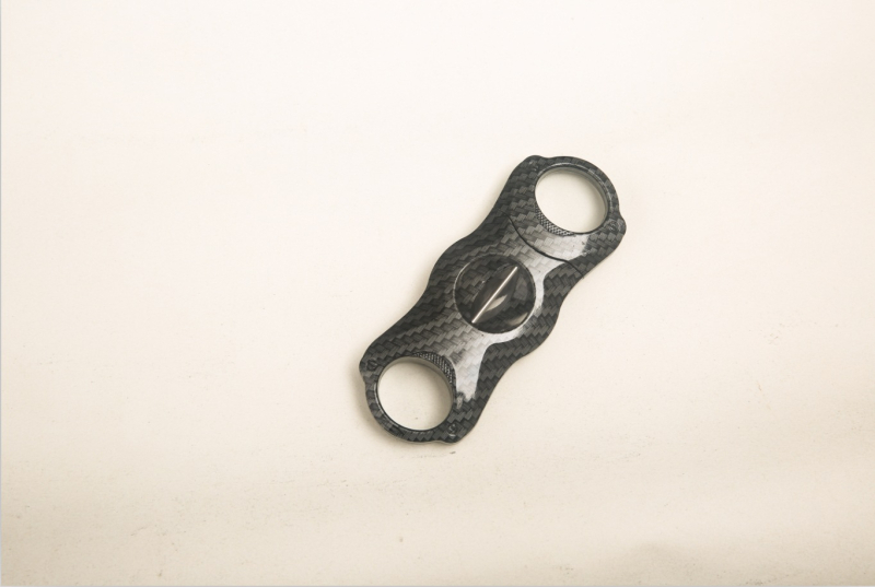 Nožnice na cigare, dvojstranné, nerezová oceľ, povrch karbónových vlákien, značka Hong Lin, ručné ovládanie