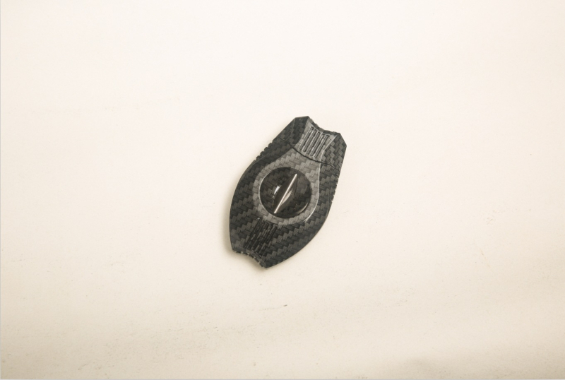 Nožnice na cigare, dvojstranné, nerezová oceľ, povrch karbónových vlákien, značka Hong Lin, ručné ovládanie