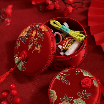 Čínske štýlové svadobné šitie box – luxusné, kreatívne úložné riešenie; materiál: látka; balenie: OPP vrecko; určené pre svadbu; značka FG Large 5D7 Small 5