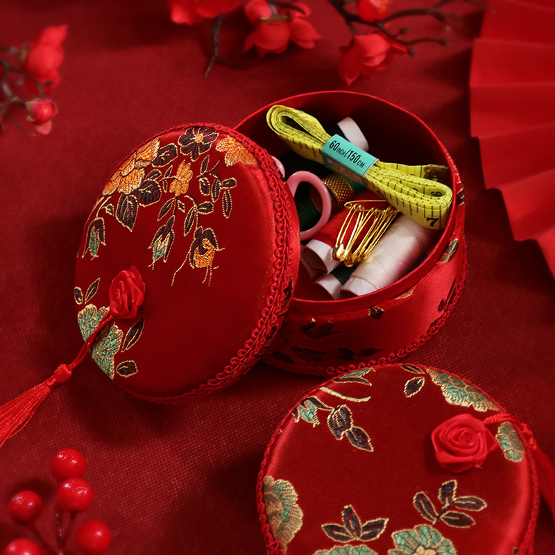 Čínske štýlové svadobné šitie box – luxusné, kreatívne úložné riešenie; materiál: látka; balenie: OPP vrecko; určené pre svadbu; značka FG Large 5D7 Small 5