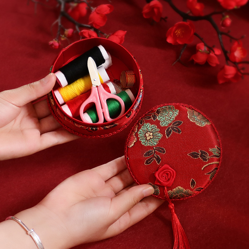 Čínske štýlové svadobné šitie box – luxusné, kreatívne úložné riešenie; materiál: látka; balenie: OPP vrecko; určené pre svadbu; značka FG Large 5D7 Small 5