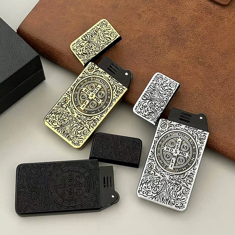 Kovový butánový zapalovač s otvoreným plameňom a reliéfom starého brúsneho kotúča, dekoratívny, možnosť potlače loga