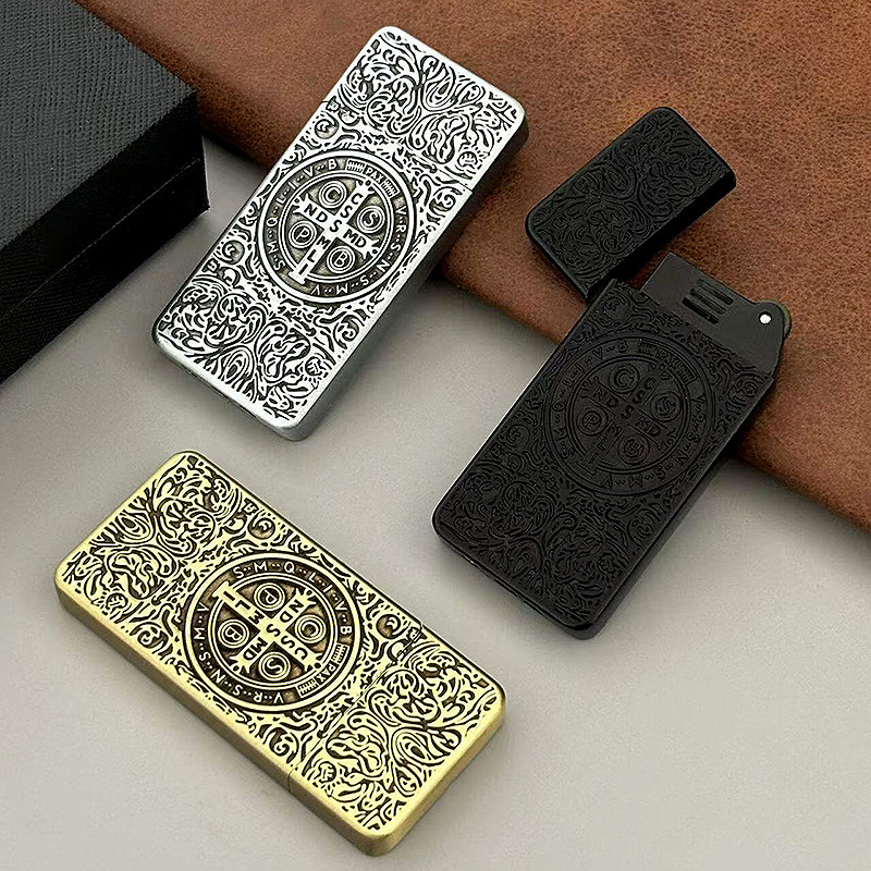 Kovový butánový zapalovač s otvoreným plameňom a reliéfom starého brúsneho kotúča, dekoratívny, možnosť potlače loga