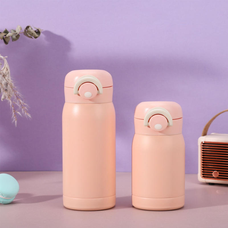 Izolovaný pohár zo 316 nerezovej ocele s uzamknutím teploty, popruh na nosenie, vákuová izolácia, uzáver s tlačidlom