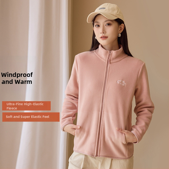 Dámska fleece bunda so zipsom a stojacim golierom; hrubý fleece; materiál: polyester s elastanom 90–95%; uzáver: zips; golier: stojaci; strih: slim fit