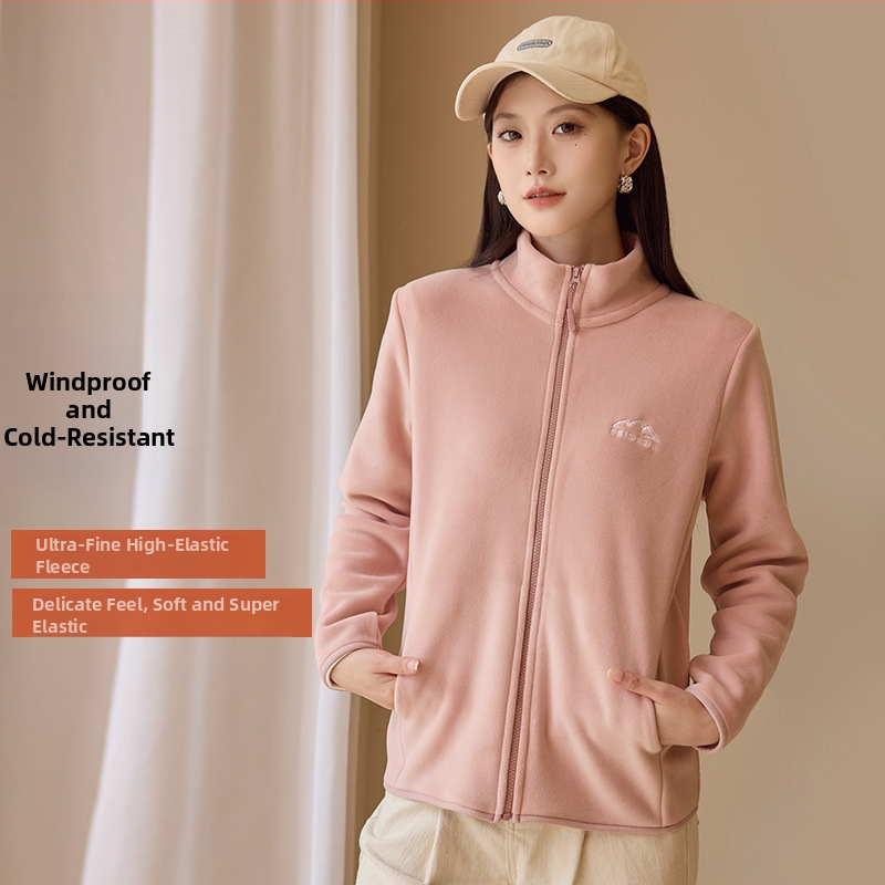 Dámska fleece bunda so zipsom a stojacim golierom; hrubý fleece; materiál: polyester s elastanom 90–95%; uzáver: zips; golier: stojaci; strih: slim fit