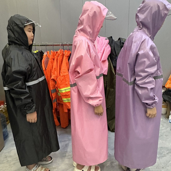 Dažďový kabát na motorku a bicykel – prenosný, predĺžený dlhý model, PVC tkanina s PU vodotesnou vrstvou, pre 1 dospelého