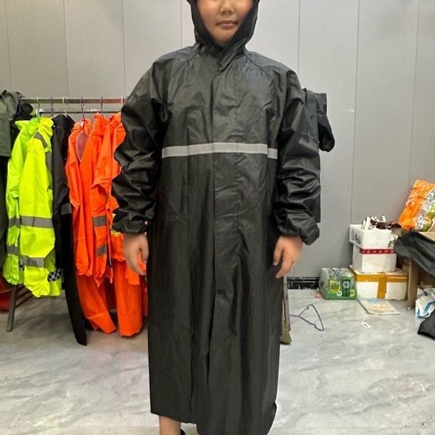 Dažďový kabát na motorku a bicykel – prenosný, predĺžený dlhý model, PVC tkanina s PU vodotesnou vrstvou, pre 1 dospelého