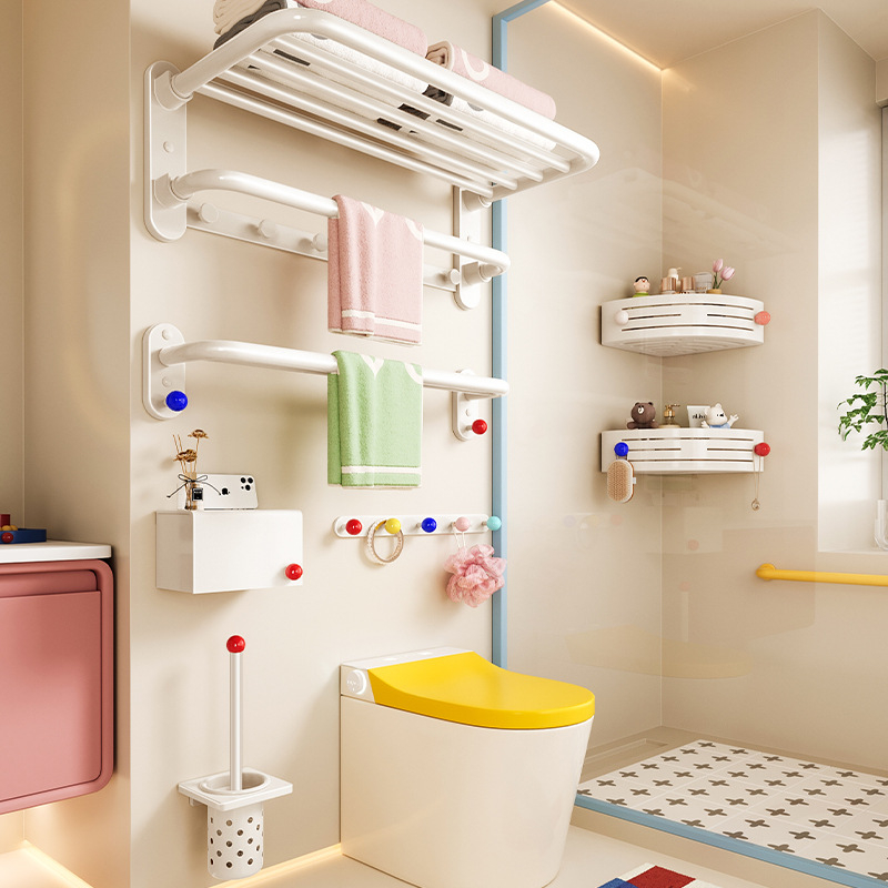 Stojan na uteráky do kúpeľne, hliník, povrchová úprava striekaným plastom, moderný minimalizmus; dostupné zostavy od 2-6 dielov