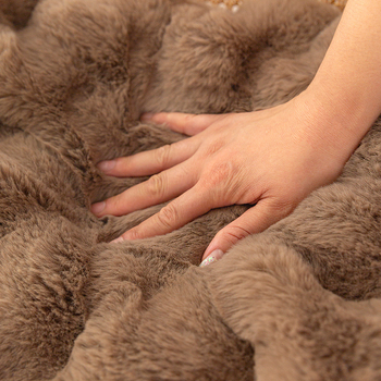 Plyšový sedací vankúš INS štýl, výplň PP bavlna, vhodný do obývačky, spálne, pracovne, kancelárie, balkóna