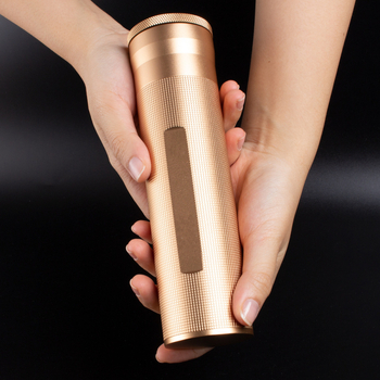 Kovový zvlhčovací tubus na cigary s konštrukciou odolnou voči vetru, s potlačeným logom, balenie 50 kusov