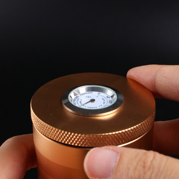 Kovový zvlhčovací tubus na cigary s konštrukciou odolnou voči vetru, s potlačeným logom, balenie 50 kusov