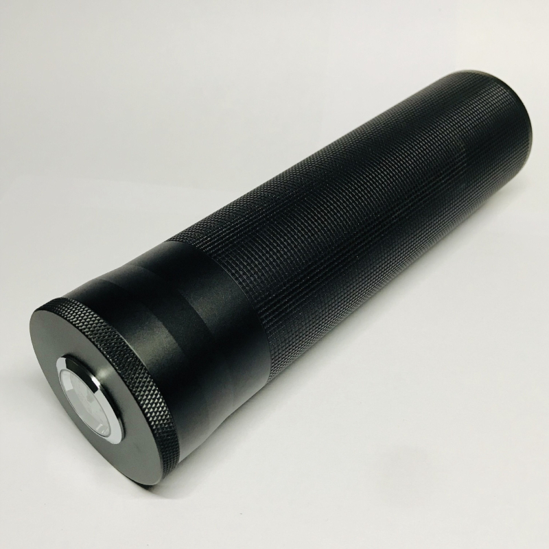 Kovový zvlhčovací tubus na cigary s konštrukciou odolnou voči vetru, s potlačeným logom, balenie 50 kusov