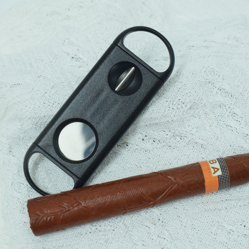 Cigárový rezací nôž s tvarom V, plastový, dvojité využitie, dierovač