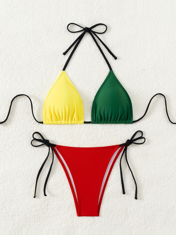 Dvodijelni bikini s napunjenim gornjim dijelom i usklađenim dizajnom; vanjski materijal: najlon; poliester smjesa 82%; podstava: poliester 18%; pogodan za plivanje.