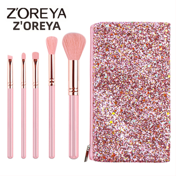 5-osaline meigipintsete komplekt läbipaistvate plastkäepidemetega, karvad nylon/sünteetilised kiud; kaasas pintseti kotiga; sisaldab silmameigi pintslit, silmalainerit, huulepintslit, jumestuspintslit ja pūderpintslit