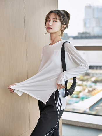 Anran naiste sporditopp vabas lõikes, pikkade varrukatega – kiiresti kuivatav materjal; 90% polüester, vooder 10% spandex; sobib treeningutele, jooksmisele, rattasõidule, tantsimisele ja badmintonile