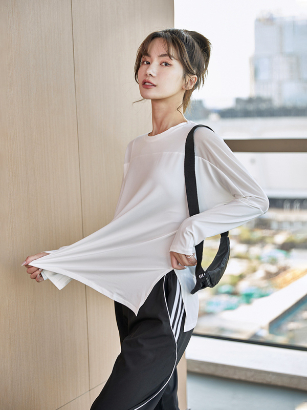 Anran naiste sporditopp vabas lõikes, pikkade varrukatega – kiiresti kuivatav materjal; 90% polüester, vooder 10% spandex; sobib treeningutele, jooksmisele, rattasõidule, tantsimisele ja badmintonile