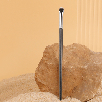 Štetec na očné linky s ultratenkým hrotom, syntetické štetiny, drevená rukoväť s dlhým stĺpikom, balenie 1 kus