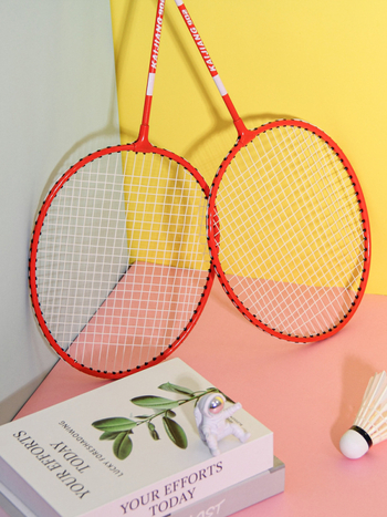Badmintonireket koduseks treeninguks raua sulamiga raami, nailonist stringid, kaal 95–100 g, käepideme paksus G4, varre kõvadus keskmine
