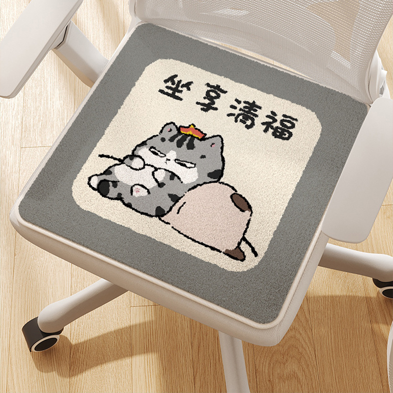 Plišinė biuro kėdės pagalvėlė su animaciniu motyvu iš plono kašmyro; speciali sėdėjimo pagalvėlė ilgiems sėdimams.