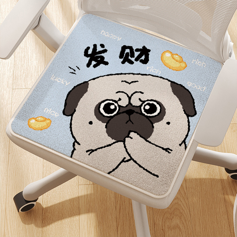 Plišinė biuro kėdės pagalvėlė su animaciniu motyvu iš plono kašmyro; speciali sėdėjimo pagalvėlė ilgiems sėdimams.