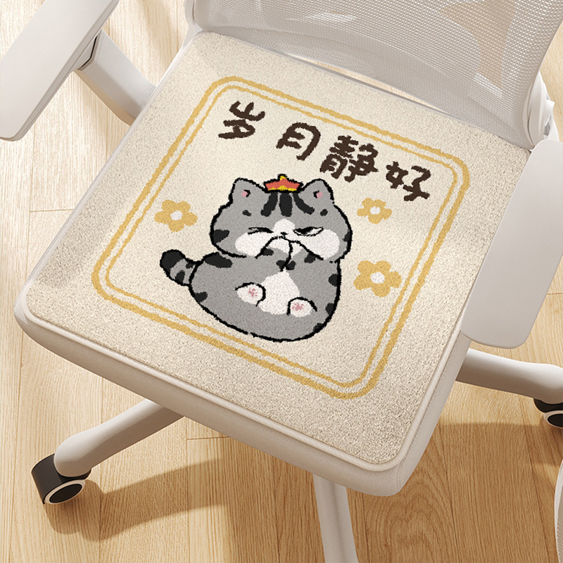 Plišinė biuro kėdės pagalvėlė su animaciniu motyvu iš plono kašmyro; speciali sėdėjimo pagalvėlė ilgiems sėdimams.