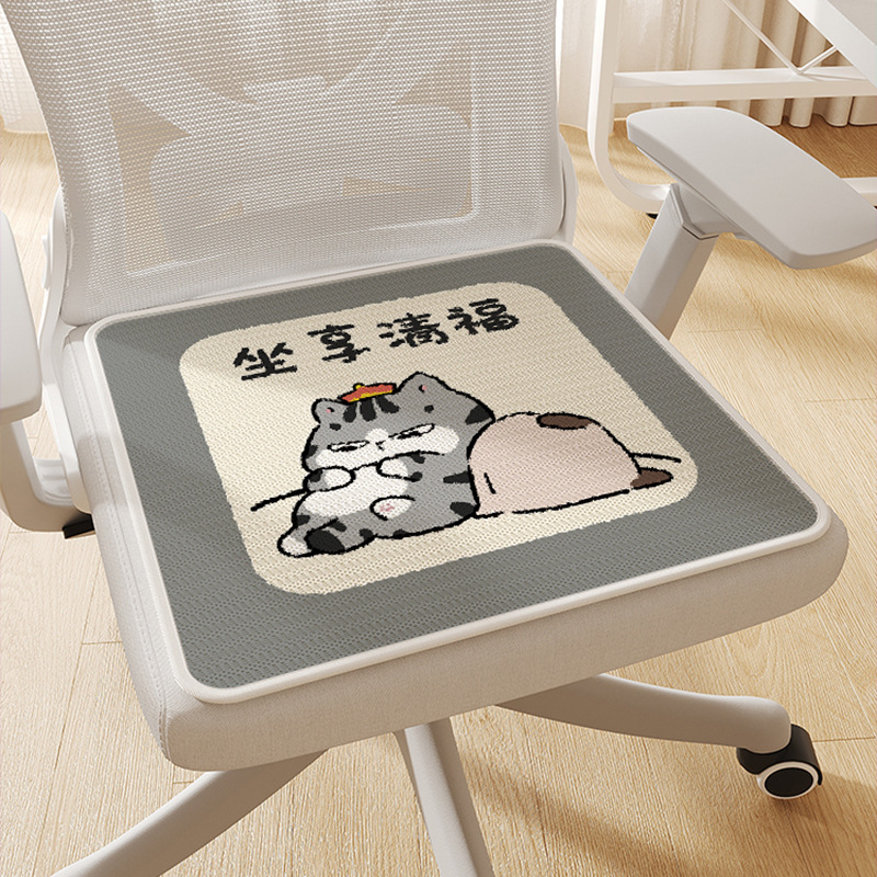 Plišinė biuro kėdės pagalvėlė su animaciniu motyvu iš plono kašmyro; speciali sėdėjimo pagalvėlė ilgiems sėdimams.