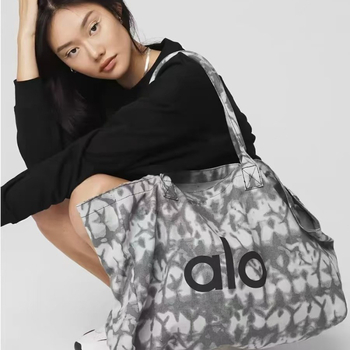 Kanvas tote kott, linnaline minimalistlik stiil, ristkülikukujuline kuju, magnetlukuga avamine, sisemine tasku telefonile ja dokumentidele