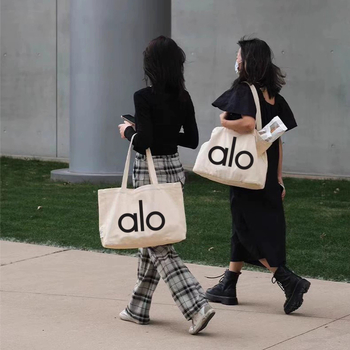 Kanvas tote kott, linnaline minimalistlik stiil, ristkülikukujuline kuju, magnetlukuga avamine, sisemine tasku telefonile ja dokumentidele