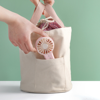 Mini rankinis ventiliatorius su plastiko korpusu, modernus paprastumo dizainas, tylus veikimas, nešiojamas – studentams, kelionėms, biurui ir bendrabūčiui