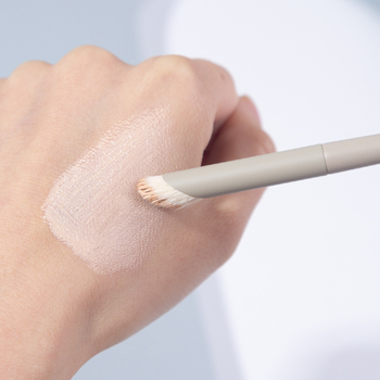 Βούρτσα contouring μύτης για μακιγιάζ, τρίχες από νάιλον, λαβή από αλουμίνιο, σχήμα δρεπανοειδούς με γωνιακό σχεδιασμό, μονή συσκευασία