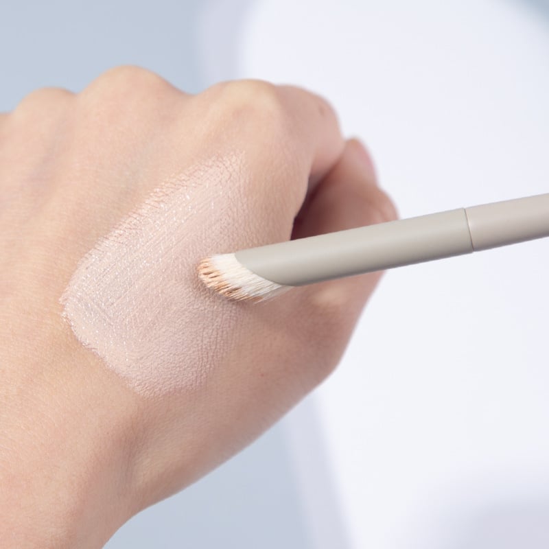 Βούρτσα contouring μύτης για μακιγιάζ, τρίχες από νάιλον, λαβή από αλουμίνιο, σχήμα δρεπανοειδούς με γωνιακό σχεδιασμό, μονή συσκευασία