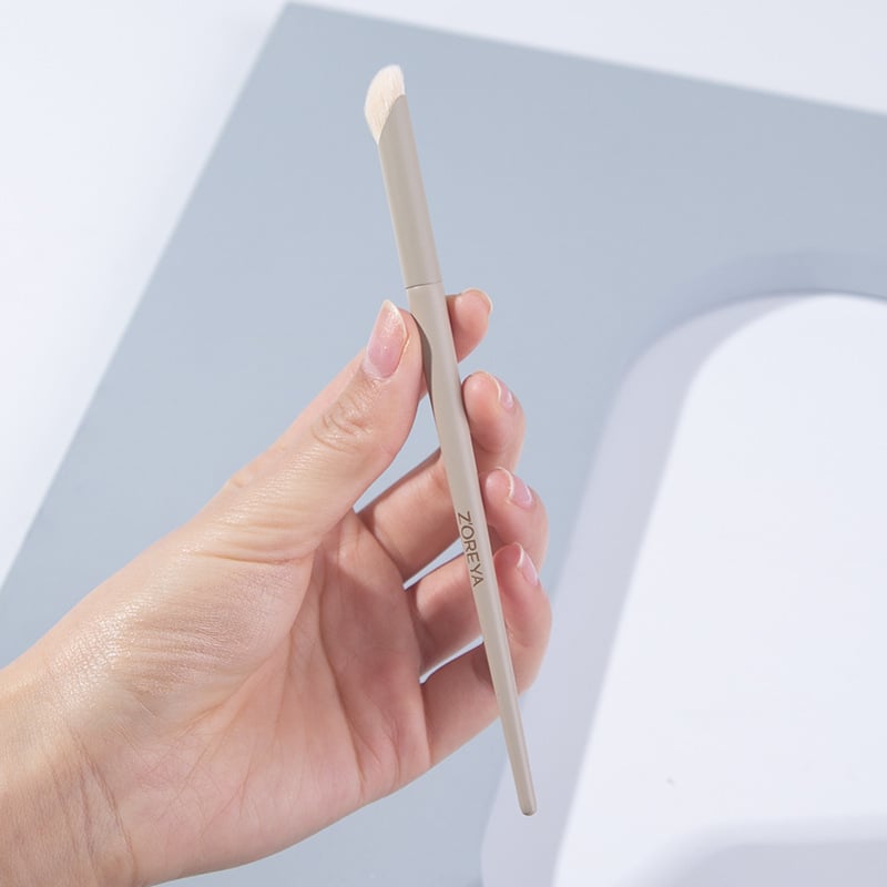 Βούρτσα contouring μύτης για μακιγιάζ, τρίχες από νάιλον, λαβή από αλουμίνιο, σχήμα δρεπανοειδούς με γωνιακό σχεδιασμό, μονή συσκευασία