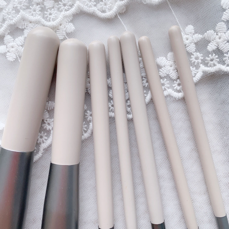 Set pensule machiaj – 7 piese, peri sintetice, mâneri din lemn, husă PU