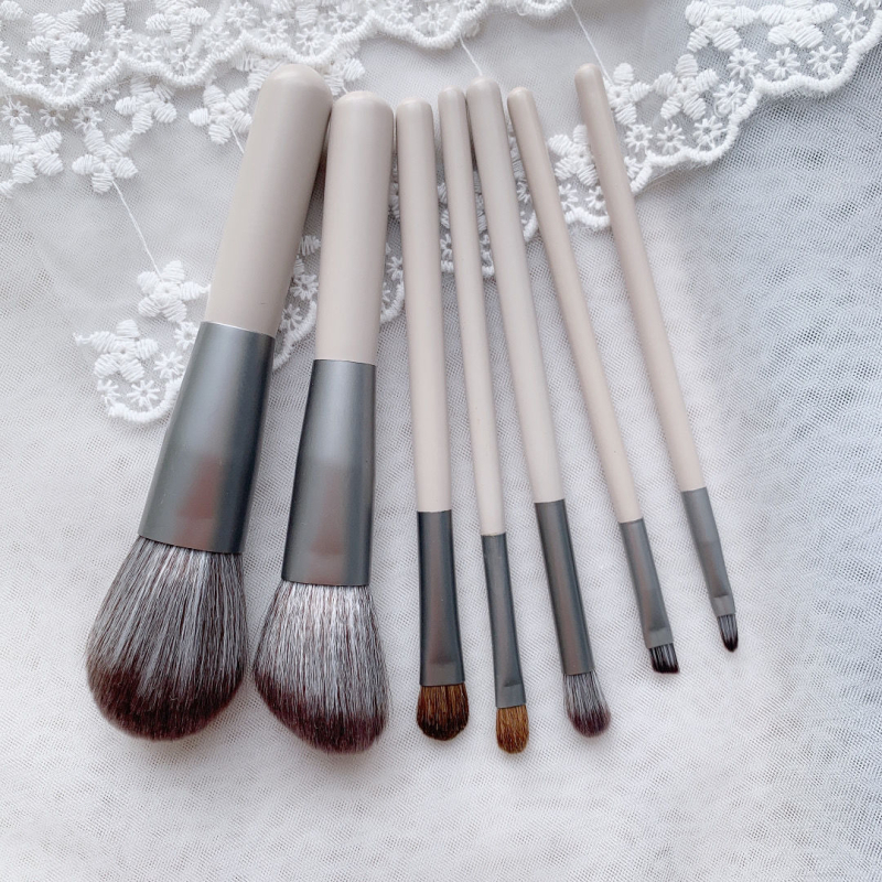 Set pensule machiaj – 7 piese, peri sintetice, mâneri din lemn, husă PU