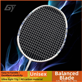 Badmintono raketė - anglies pluošto rėmas, svoris 80–84 g, rankenos storis G5, tiesus smūgis, vijų medžiaga Fiber Silk