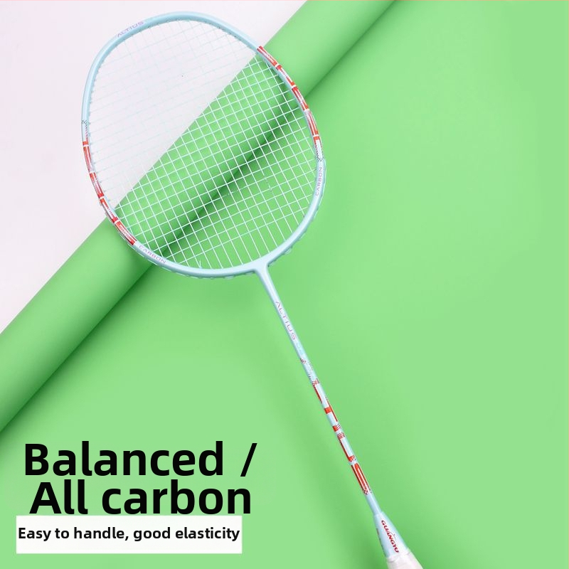Badmintoni reket - süsinikust raam, kaal 80–84 g, käepideme paksus G5, sirge löök, nöörimaterjal Fiber Silk