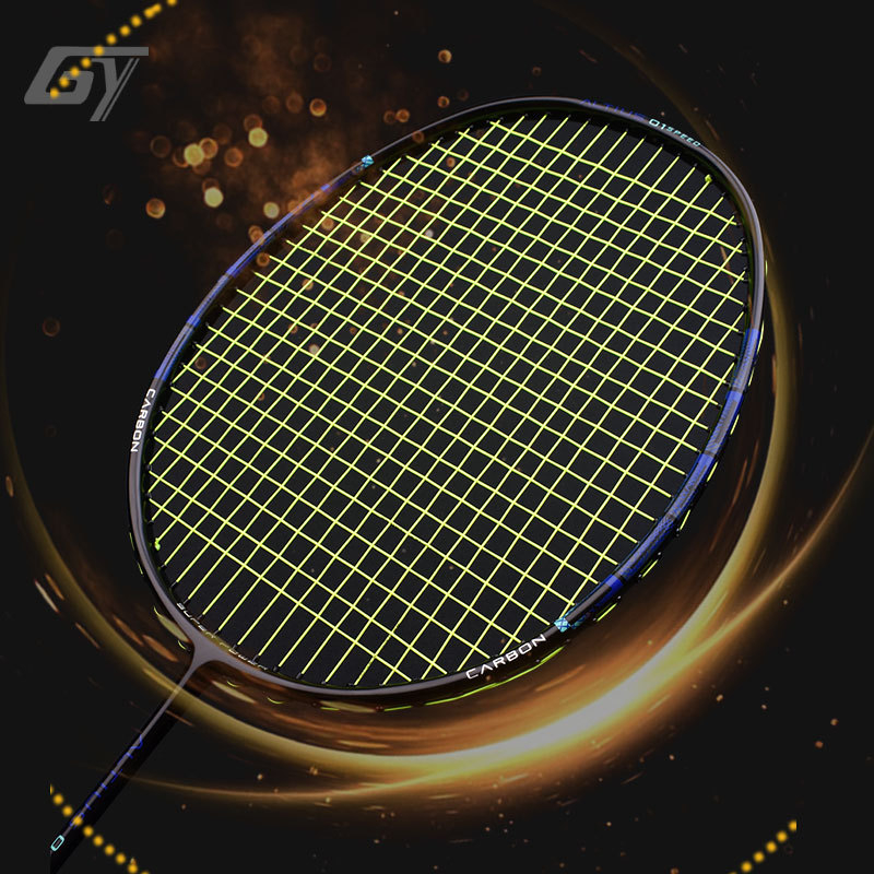 Badmintono raketė - anglies pluošto rėmas, svoris 80–84 g, rankenos storis G5, tiesus smūgis, vijų medžiaga Fiber Silk